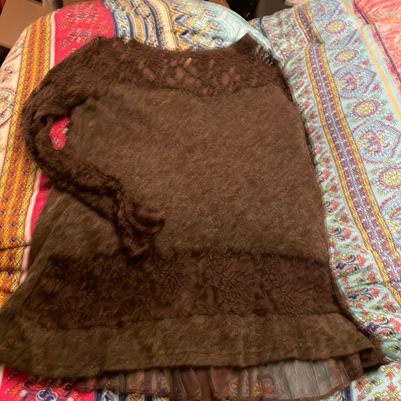 Cuteness in a Brown Top - Picture 1 of 2